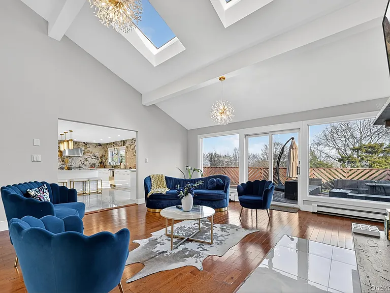 66 Murray Dr — Photo 13