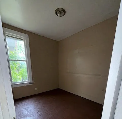 927 W North St — Photo 8