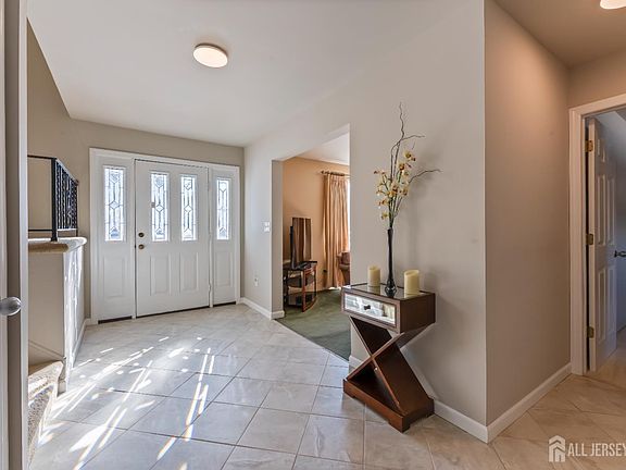 5th image of 33 Whitehall Rd