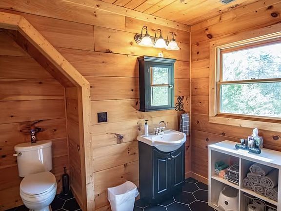 17th image of this home