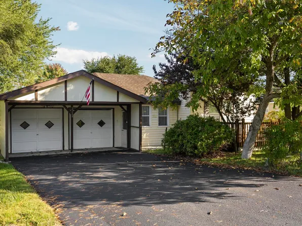 2128 Laura Dr, Traverse City, MI 49696