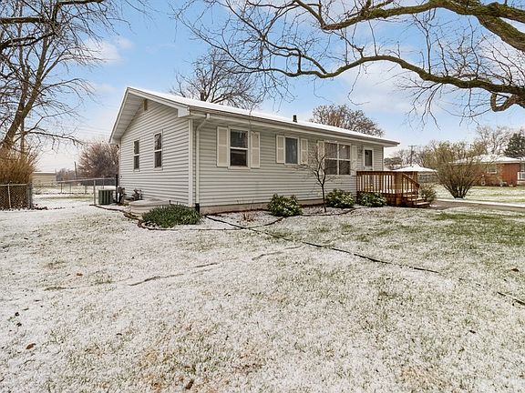 2nd image of 202 SW Sharmin Dr