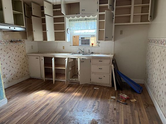 2nd image of 2500 17th St