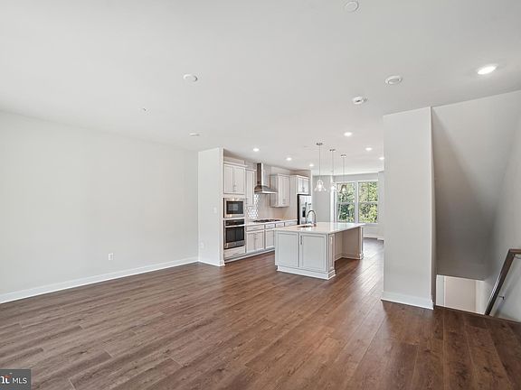 5th image of 10083 Lake Linganore Blvd