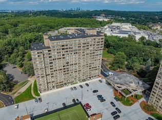 Towers Of Chestnut Hill, Newton, MA 02467