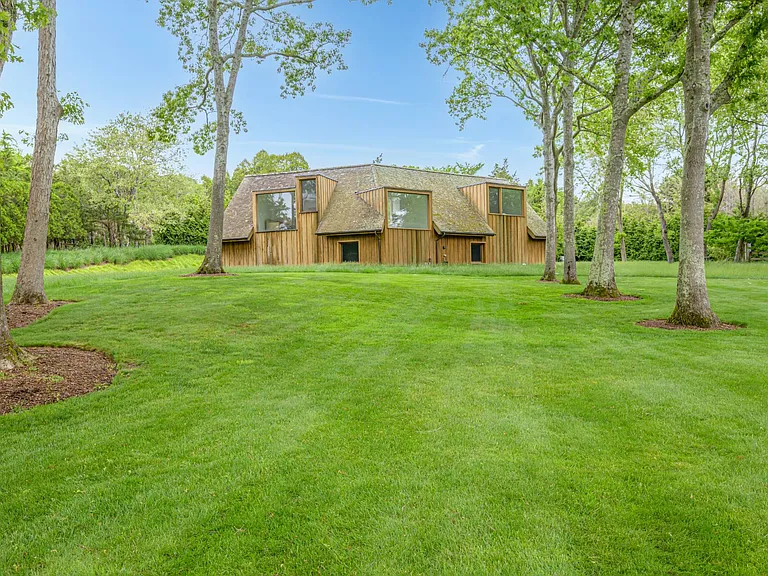 284 Edge Of Woods Rd — Photo 9