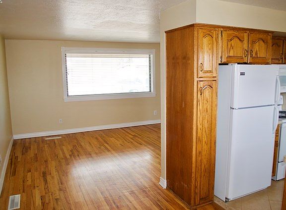 5th image of 1071 Nixon Ave
