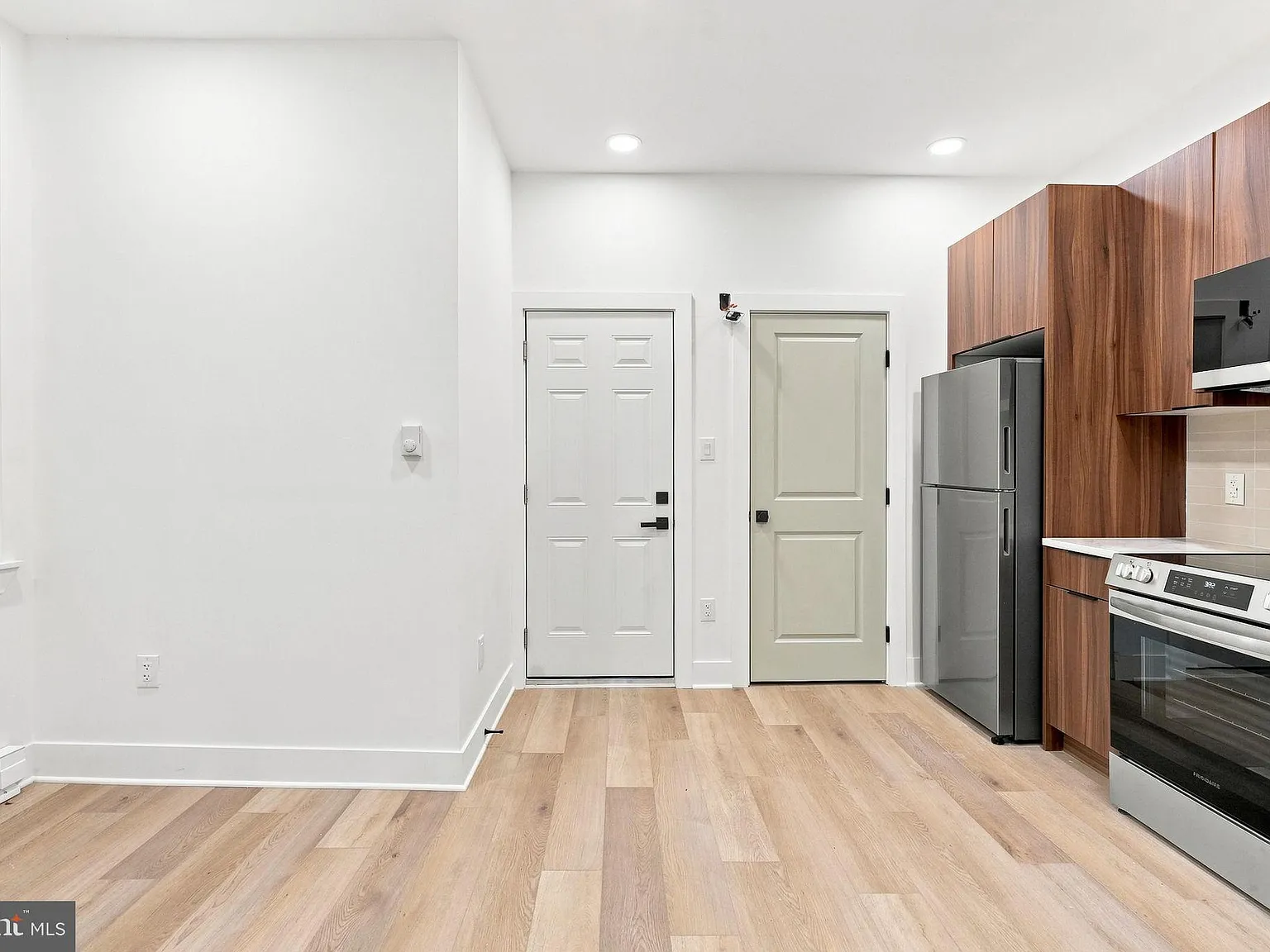 1 bed, 1.0 bath, 400 sqft, $1,050 — Photo 3