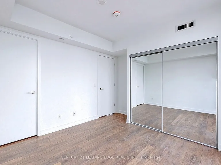 501 Yonge St #5102 — Photo 13