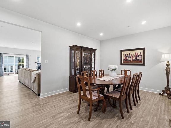 4th image of 4855 Railway Cir
