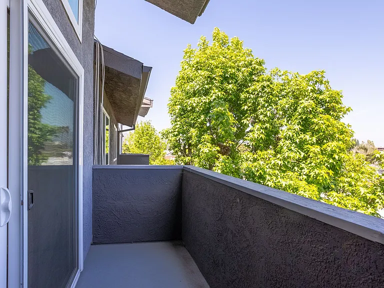 110 S Sweetzer Ave — Photo 47