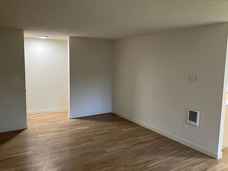 Cross Creek Apartments — Photo 33