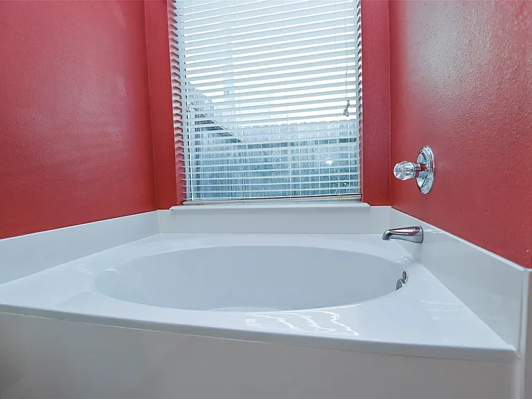 2123 Castle Gardens Ln — Photo 17