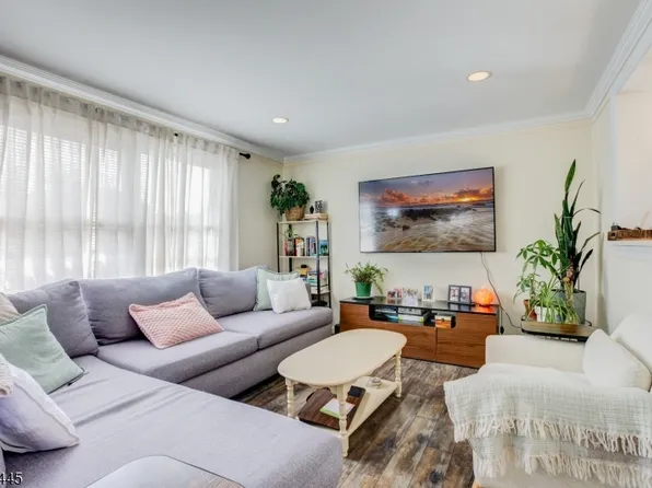 46A Walnut St, Pompton Lakes Boro, NJ 07442