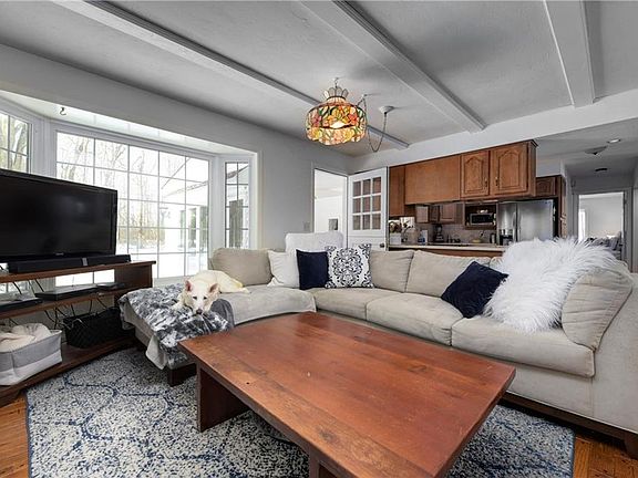 5th image of 448 Bates Dr