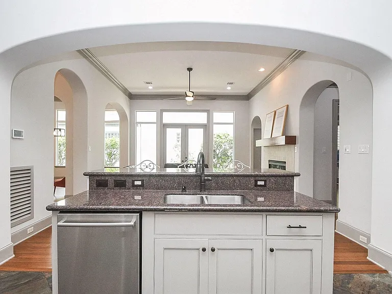 2702 Tudor Mnr — Photo 17