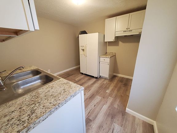 3rd image of 3443 Clearview Ave #2B-1BA-860SQFT