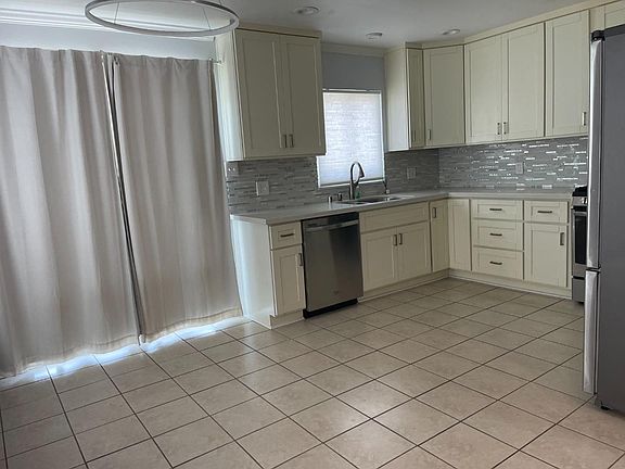 5th image of 864 Alonda Ct