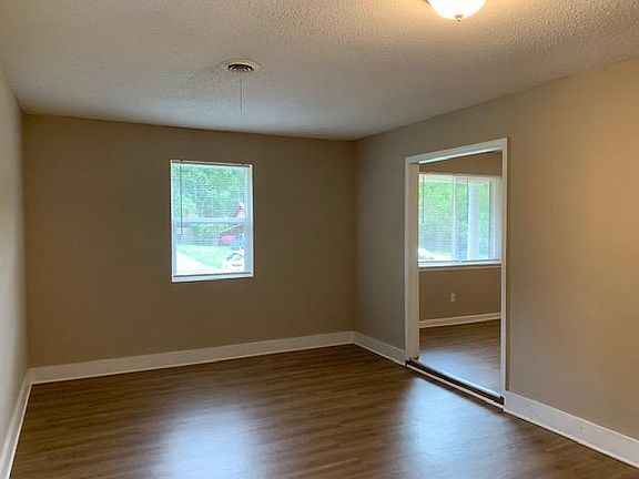 3rd image of 2705 Antler Dr E