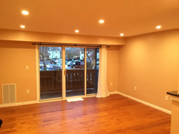 101 Aspen Dr, Plainsboro, NJ 08536