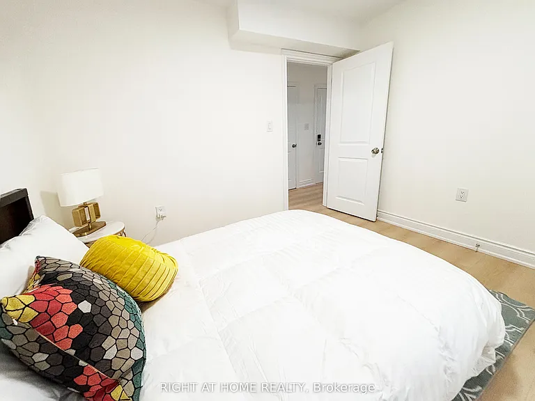 11 Holton Ave N #UPPER — Photo 24