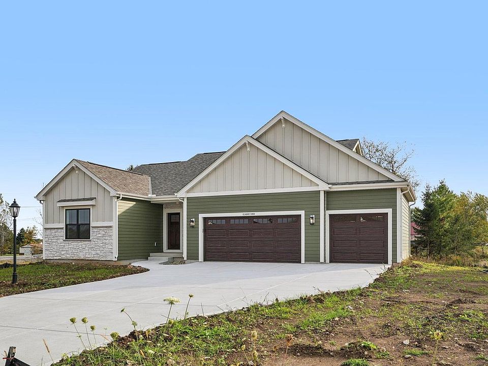 1st image of W149N11982 Red Holly DRIVE