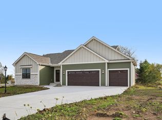 W149N11982 Red Holly Dr, Germantown, WI 53022