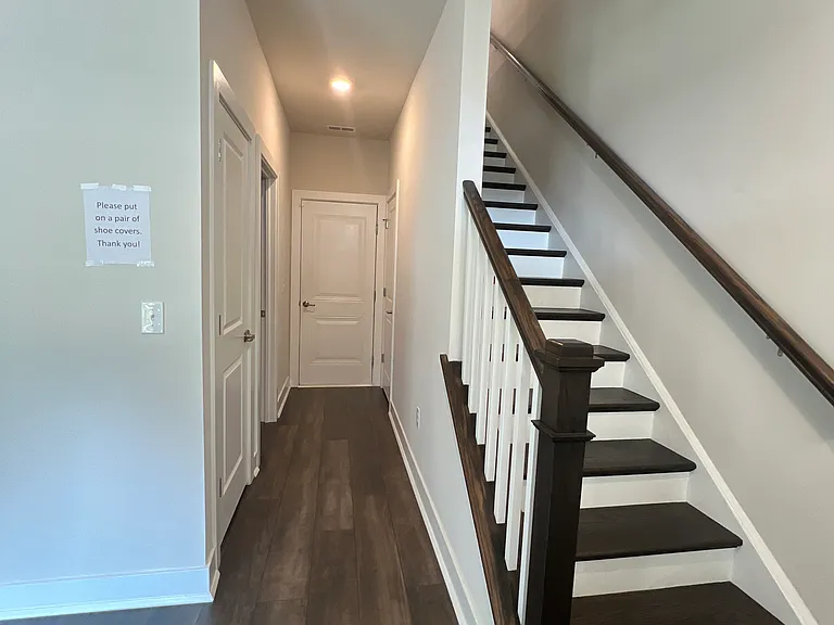 127 Gaslight Aly — Photo 5