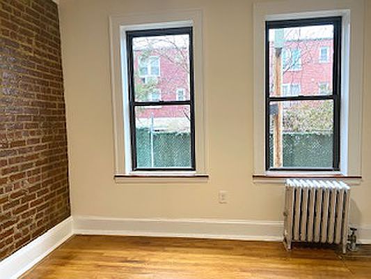 2nd image of 2124 Crescent St APT A3