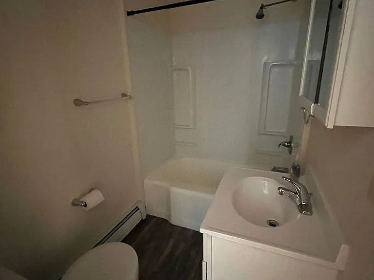 940 Woodlawn St — Photo 23