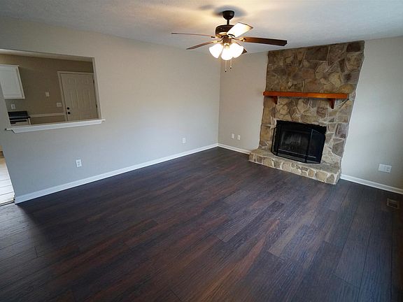 3rd image of 103 Lexington Dr