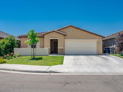 6883 E Woodward Ave, Fresno, CA, 93727