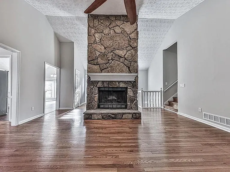 2189 Chartwell Dr — Photo 18