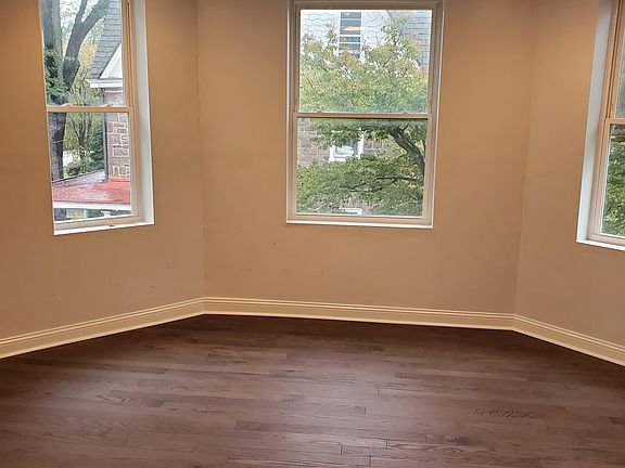 2nd image of 602 Washington Ln #3