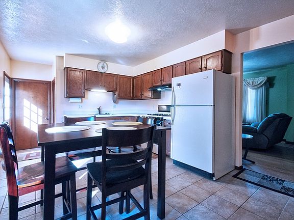 4th image of 809 Highland Dr