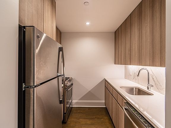 3rd image of 15 Park Row APT 21C