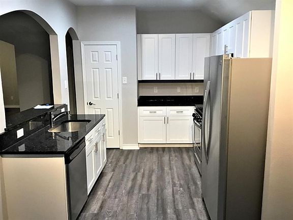 2nd image of 721 Desert Bluff Ln