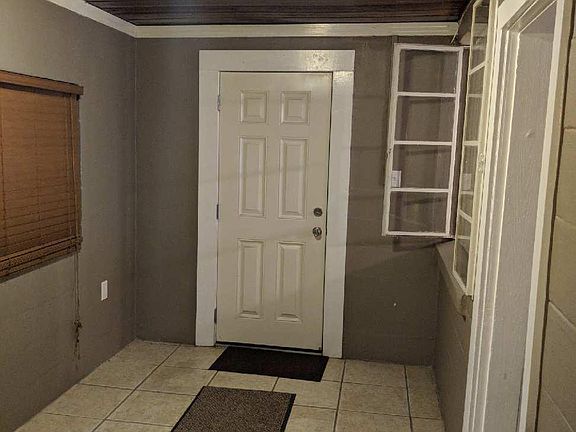 3rd image of 3600 W Anderson Ave