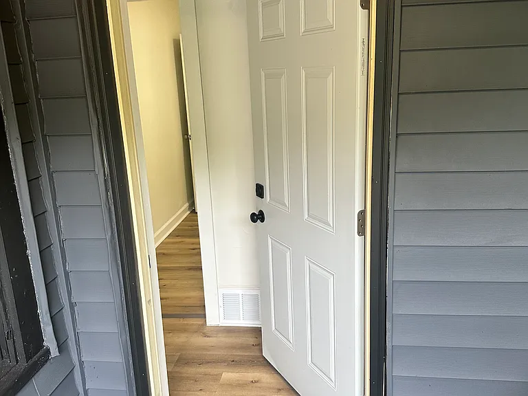 2546 W Medford Ave — Photo 1