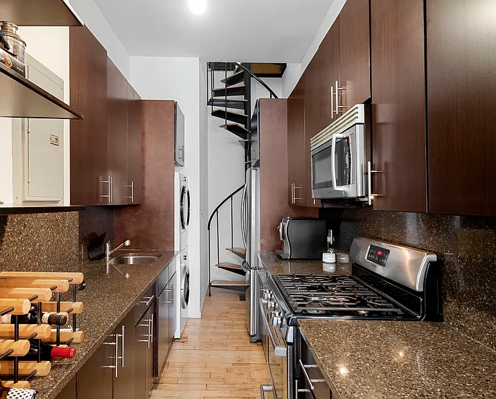 422 W Broadway #3F — Photo 6