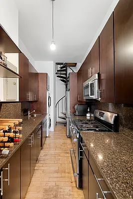 Rented by SERHANT. | media 14