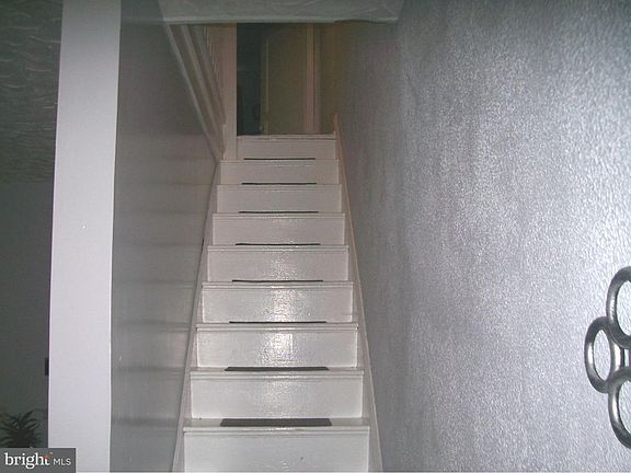 3rd image of 637 W Sedgley Ave