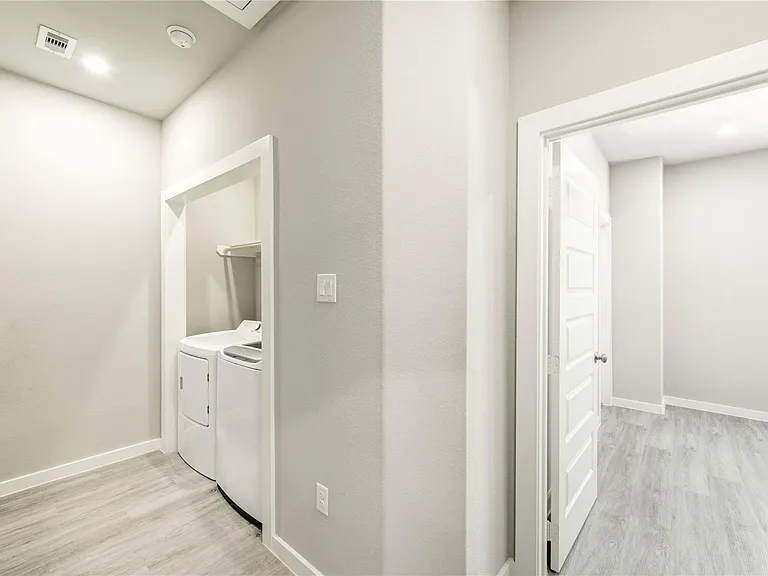 8157 Tate St #B — Photo 17