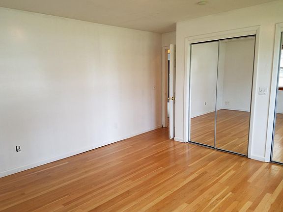 3rd image of 4011 Ivanhoe Dr