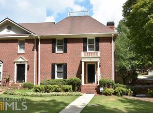 38 Huntington Place Dr, Sandy Springs, GA