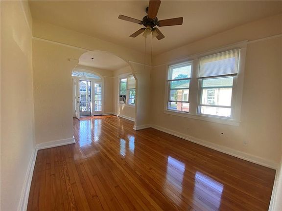 3rd image of 613 N Alexander St