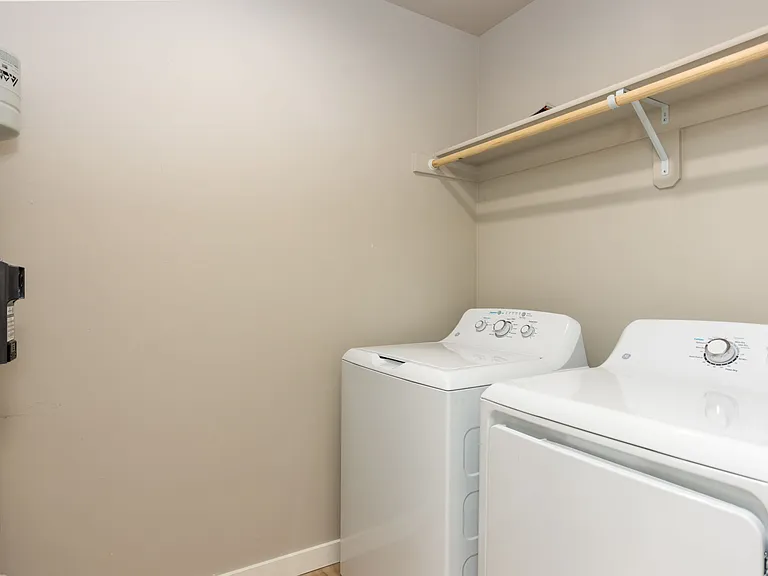 4141 SW 34th St #204 — Photo 2