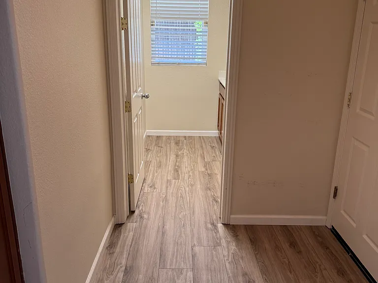 2912 Safford Ave — Photo 12