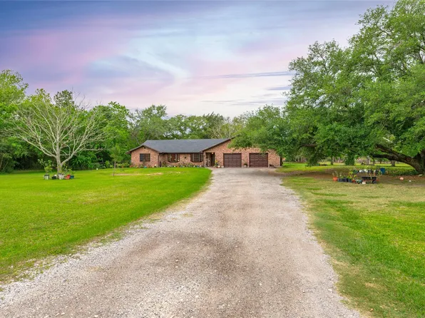 725 Thompson Rd, Alvin, TX 77511