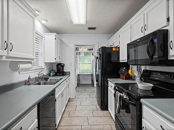 5th image of 1580 Gaylord Dr
